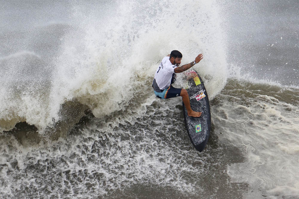 El brasileño Italo Ferreira primer campeón olímpico de surf de la historia