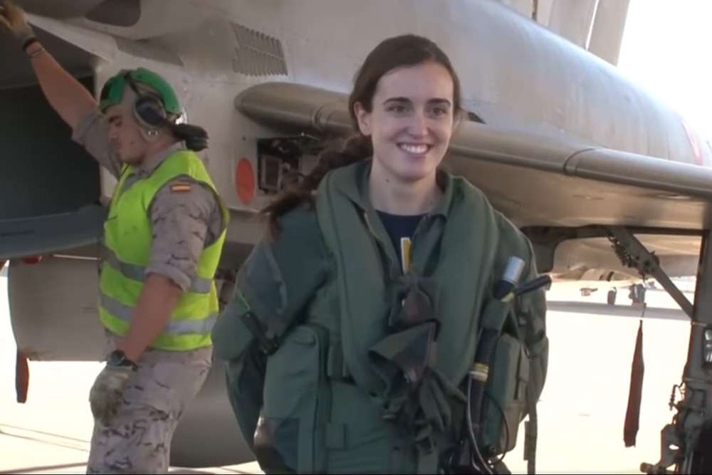 La teniente Elena Gutiérrez, primera mujer piloto de caza Eurofighter en España