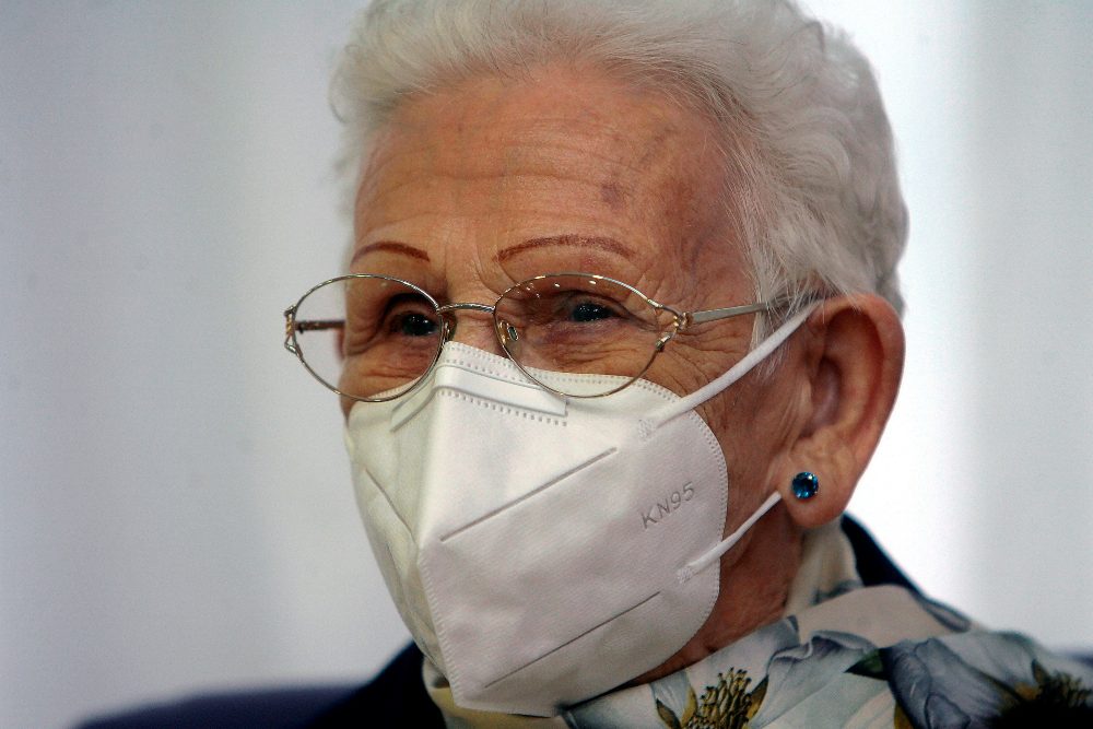 Araceli, la mujer de 96 años que estrena la vacuna contra la COVID-19 en España