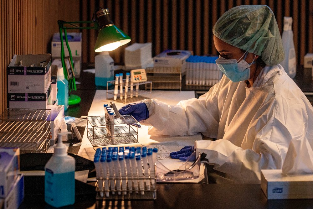 Sanidad deja en manos de las comunidades autorizar los test de antígenos en farmacias