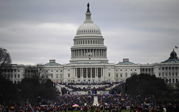 Evacuado el Congreso de EEUU mientras partidarios de Trump asedian el Capitolio 1