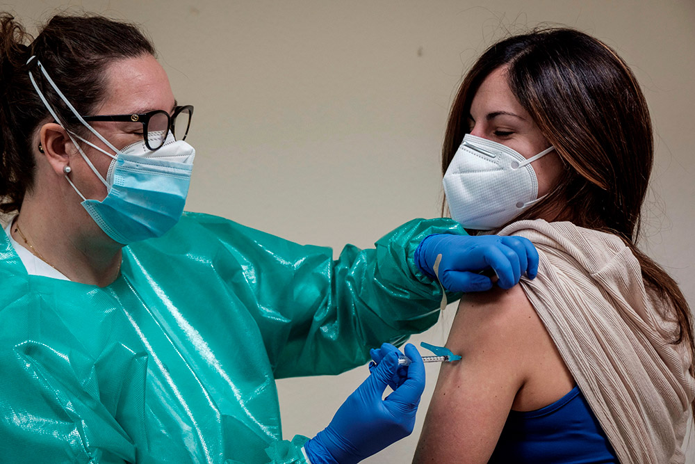 España ha administrado ya más de 500.000 vacunas contra el coronavirus