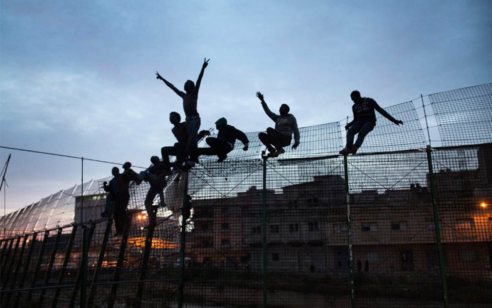 87 migrantes logran entrar en Melilla tras un nuevo asalto masivo a la valla