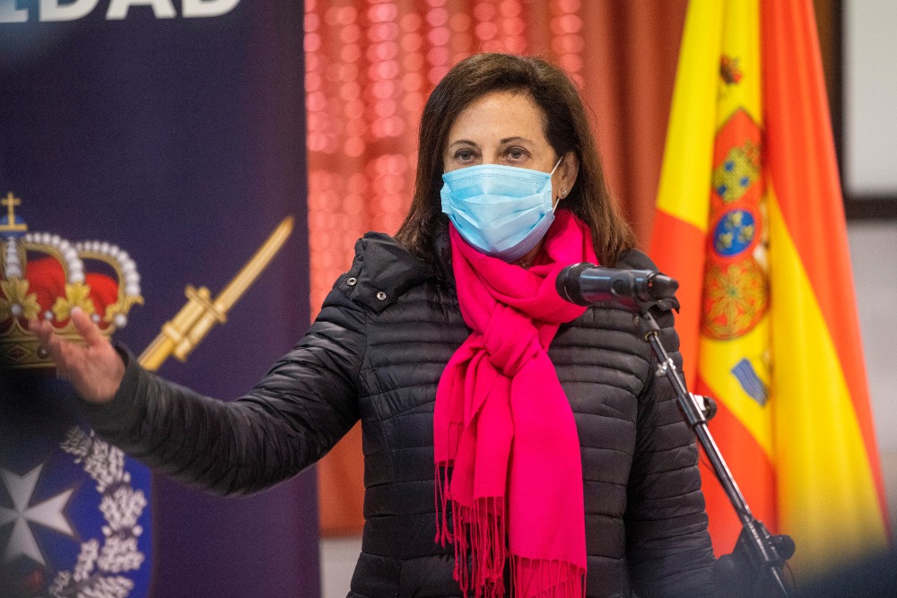 Robles pide explicaciones al JEMAD tras conocer que ha sido vacunado de coronavirus