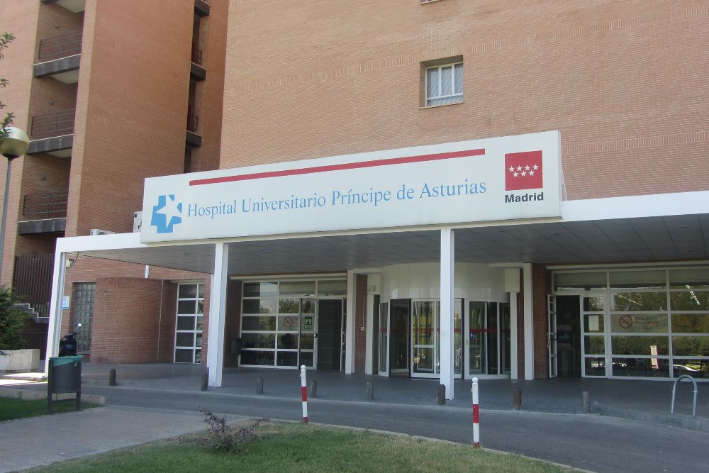 La gerente del Hospital de Alcalá propone quitar el móvil a los pacientes para que no rechacen el traslado al Zendal