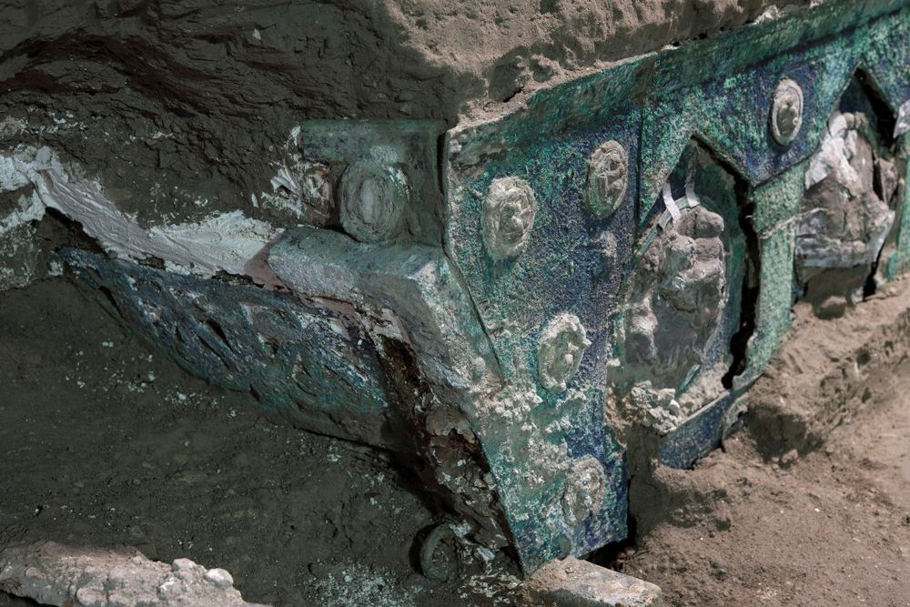 Hallazgo histórico en Pompeya: una carroza prácticamente intacta