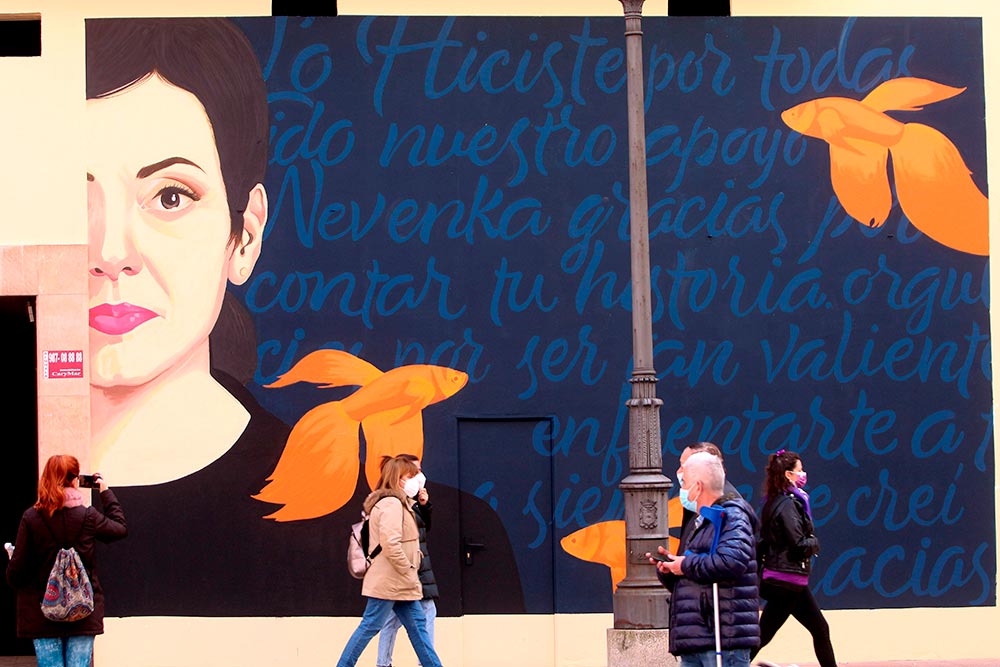 Un grafiti recuerda a Nevenka Fernández como símbolo de la lucha contra el acoso sexual