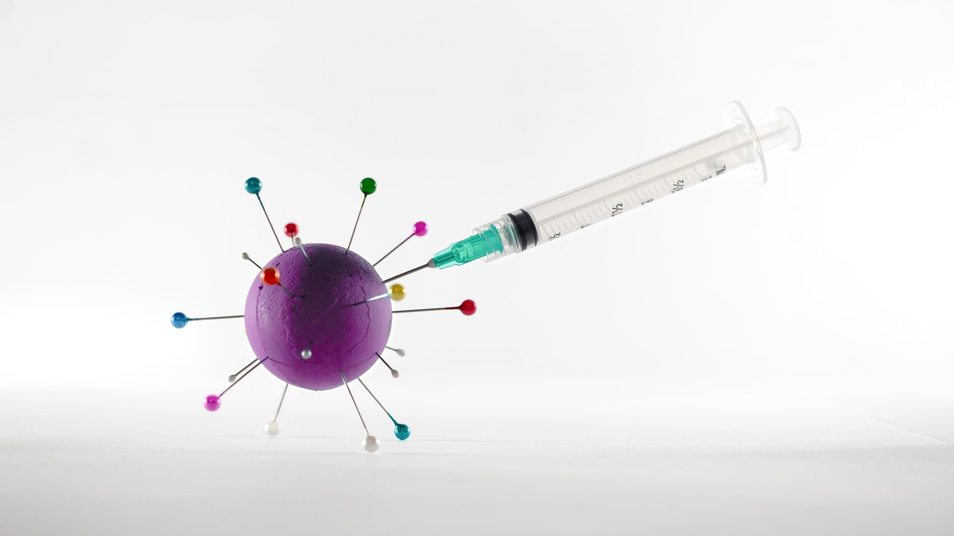 AstraZeneca: ¿cómo sabemos si una vacuna produce efectos adversos?