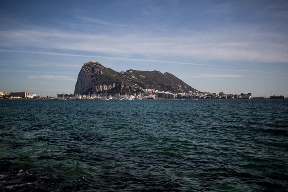 El Reino Unido estudia enviar a Gibraltar a sus solicitantes de asilo