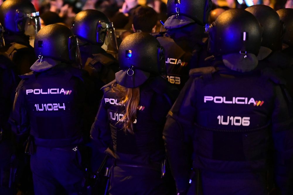 La Policía impide el avance de la marcha ilegal por Pablo Hasél en Madrid
