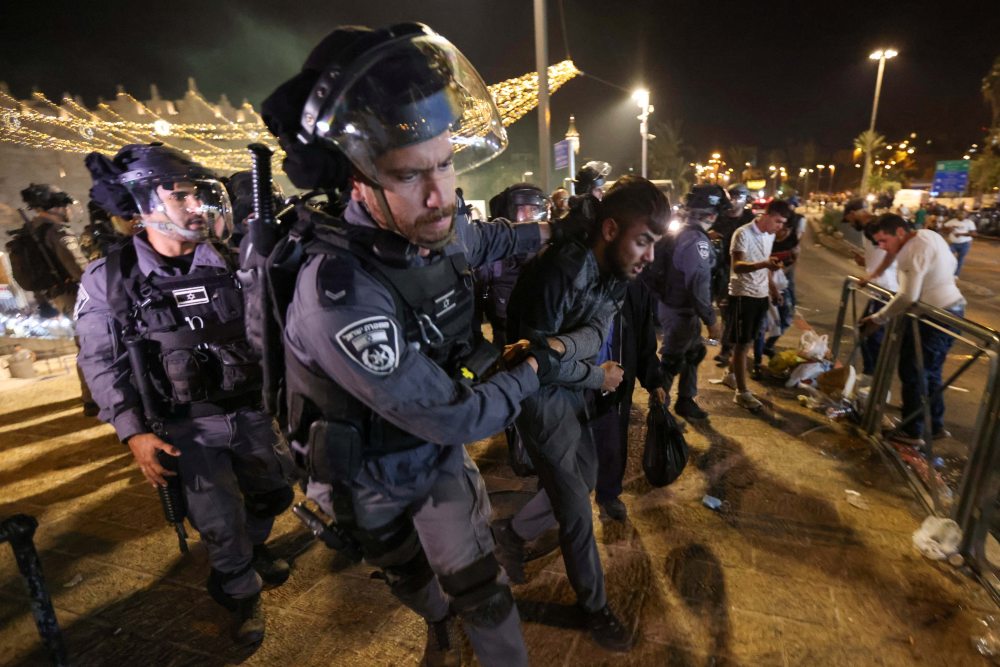 Más de 300 heridos, detenciones y cargas policiales en Jerusalén: continúan los choques entre palestinos e israelíes