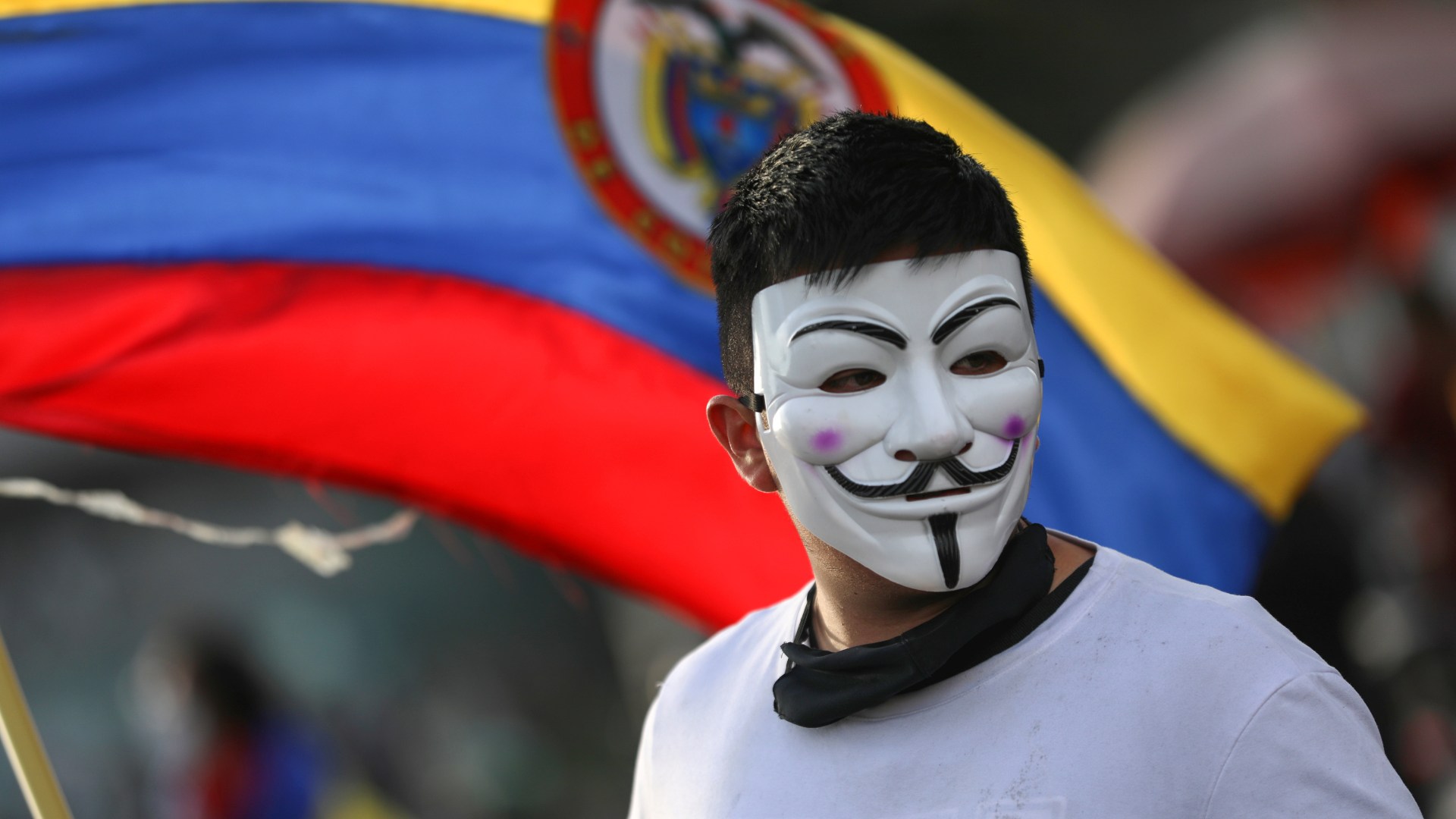 Colombia a pie de calle: «Uribe, paraco, el pueblo está berraco»