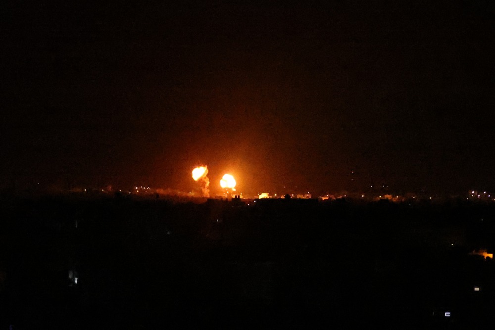 Israel lanza ataques aéreos sobre Gaza por primera vez desde el alto el fuego