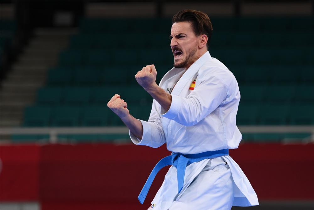 Damián Quintero se cuelga la medalla de plata en karate