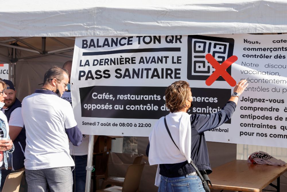 Francia rebaja las exigencias del certificado sanitario interno un día después de la última protesta