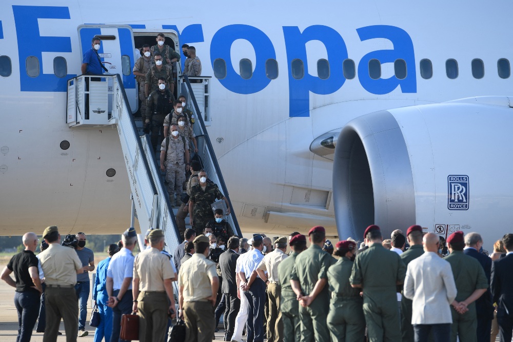Llega el último avión español de Kabul con 195 pasajeros y entre ellos, el embajador Gabriel Ferrán