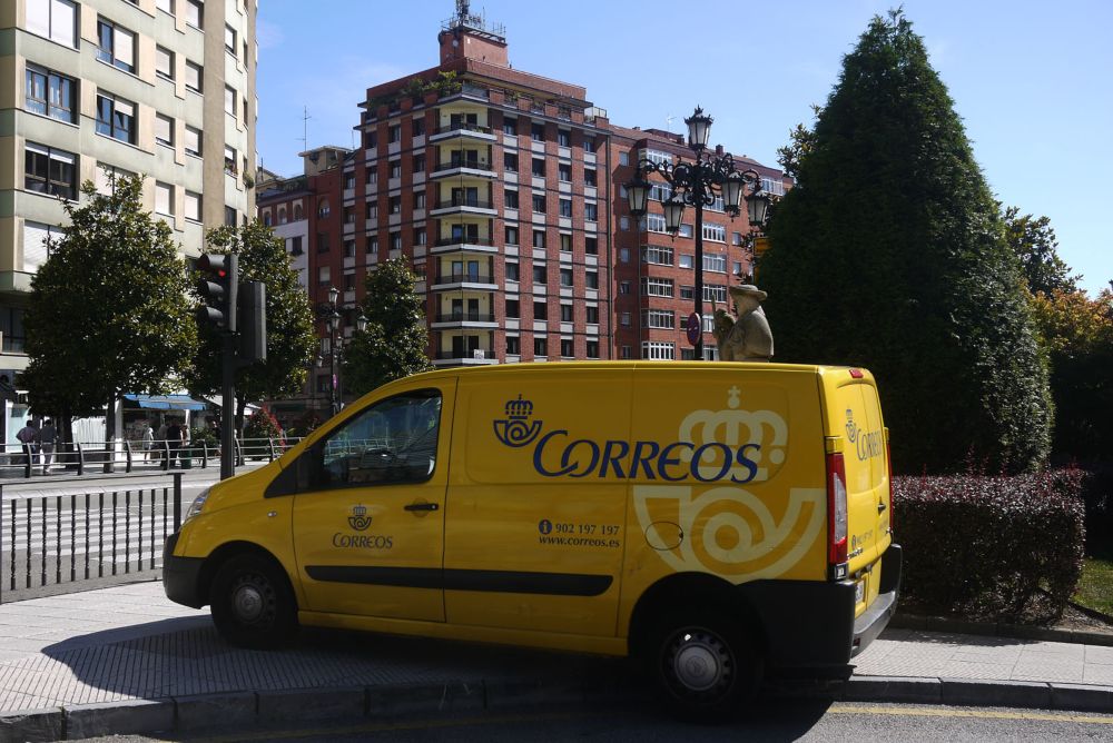 Correos rebaja sus pérdidas a 100 millones tras vender 'in extremis' su sede de Valencia