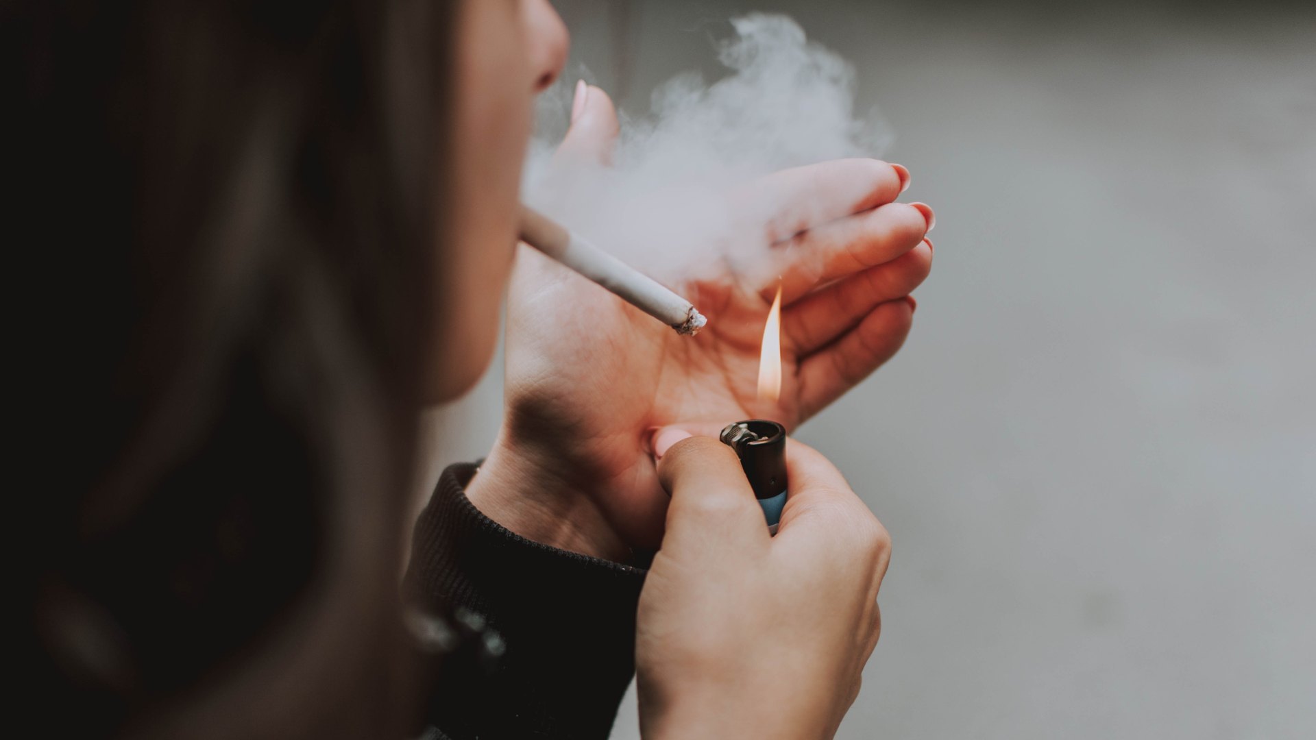 Fumar aumenta el riesgo de morir por COVID-19