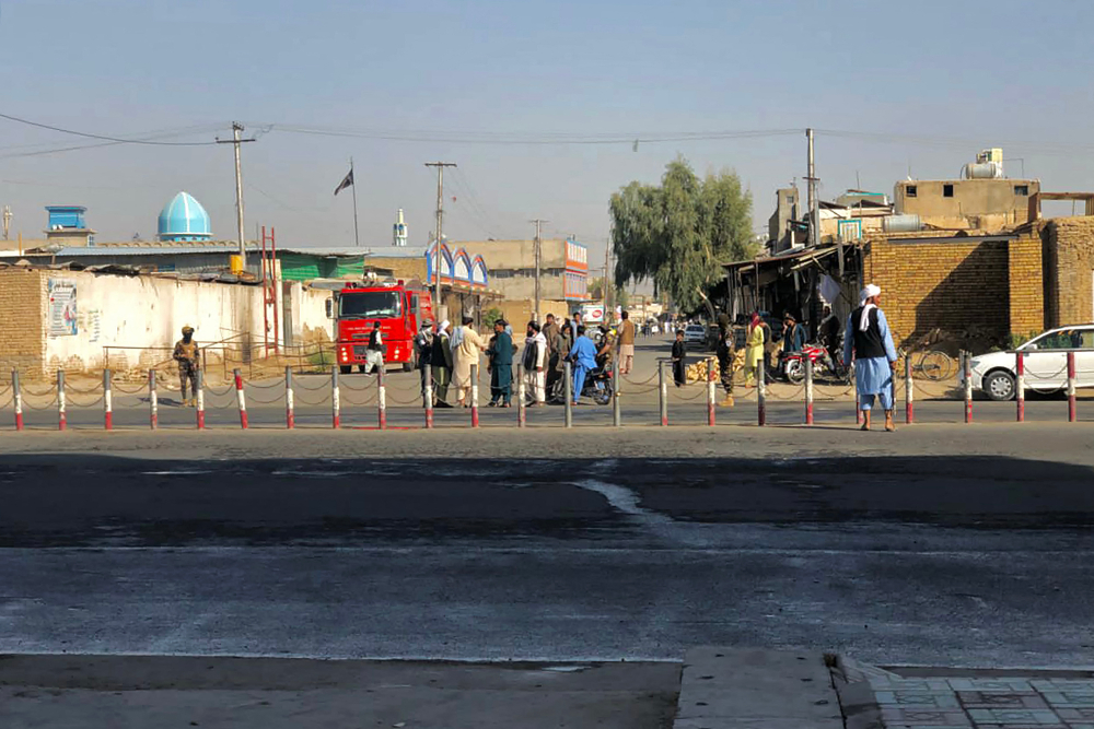 Al menos 32 muertos tras varias explosiones en una mezquita en Afganistán