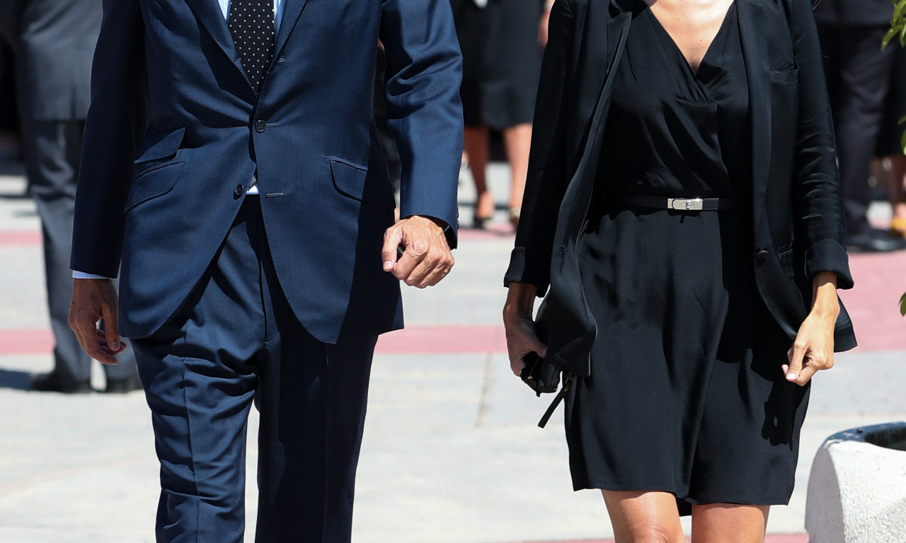 Cayetana Álvarez de Toledo y su ex marido Joaquín Guell durante el entierro de Jaime Carvajal Hoyos en Madrid
