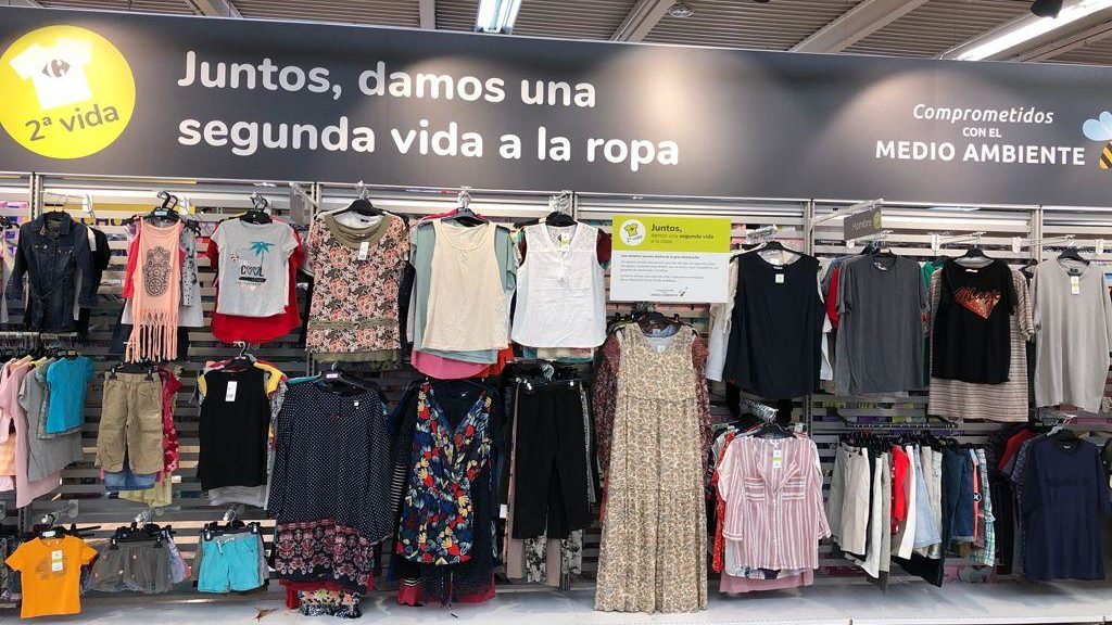 Carrefour y Alcampo se lanzan a vender ropa de segunda mano