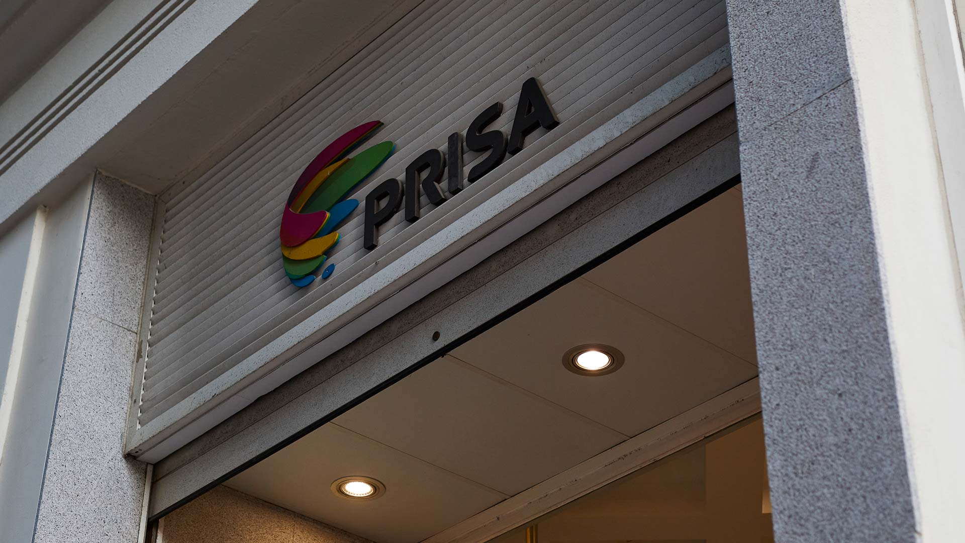 Prisa ejecuta en torno a 40 prejubilaciones en 'El País' y 'Cinco Días' con el 80% del salario