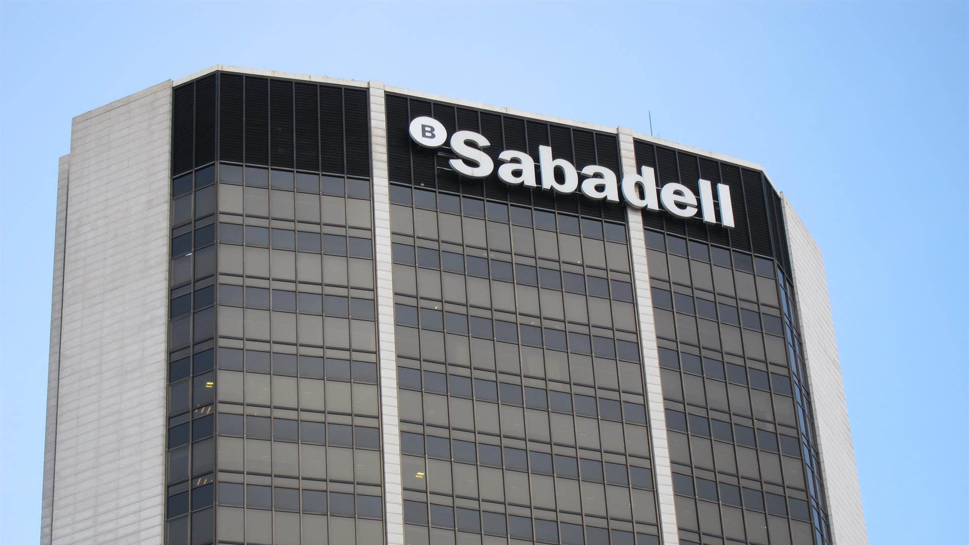 El Sabadell, el banco español con más crédito a ucranianos y rusos: hipotecas por 400 millones