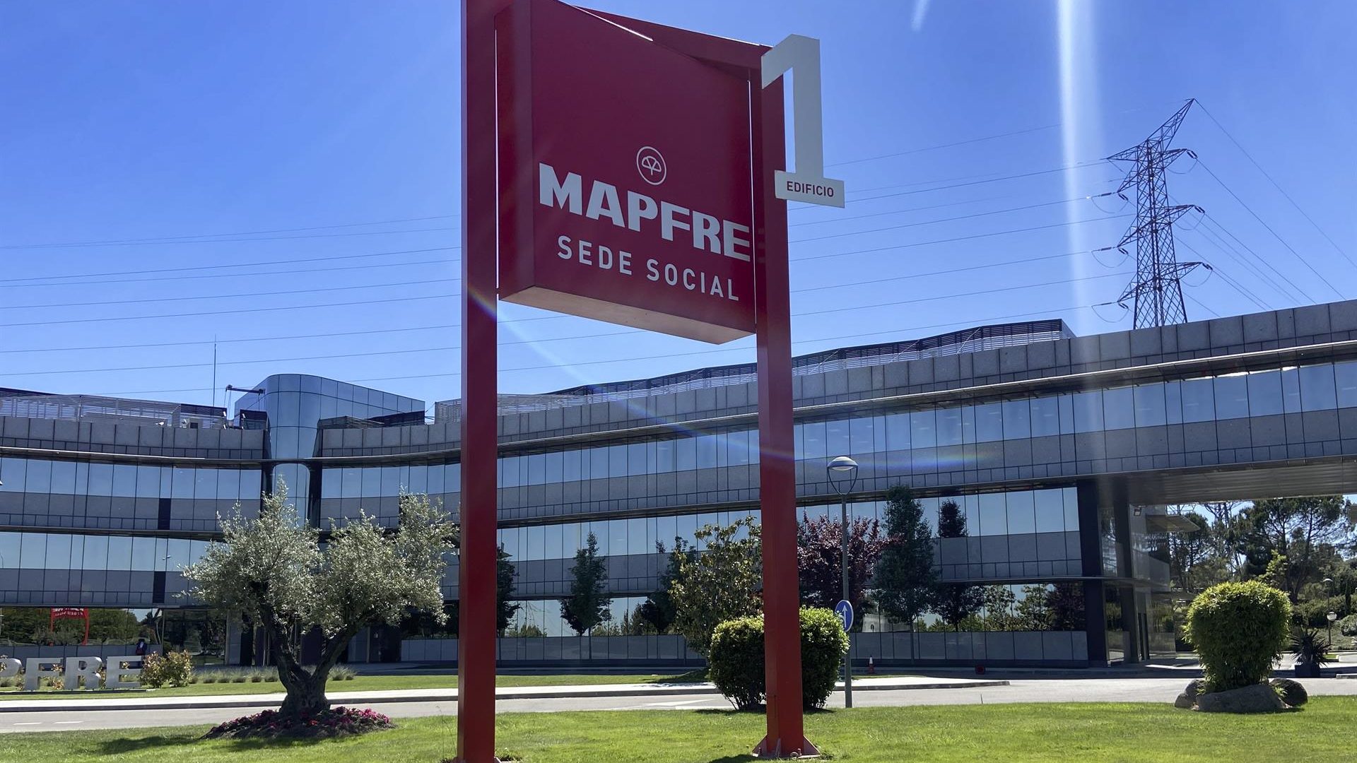 Mapfre refuerza su alianza con el Santander antes de romper por completo con CaixaBank