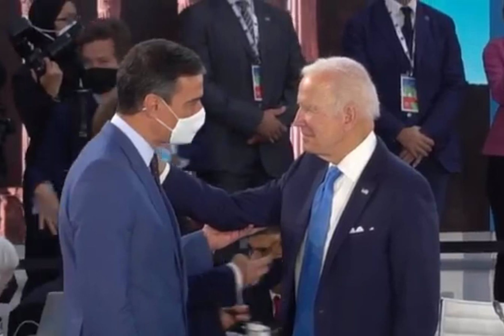 Sánchez consigue robarle medio minuto a Biden en la reunión del G20