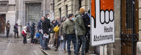 Los suizos respaldan en un referéndum la ley que impone el pasaporte covid