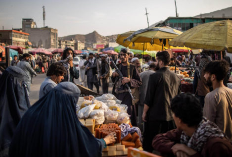 Los talibanes prohíben el uso de moneda extranjera en Afganistán