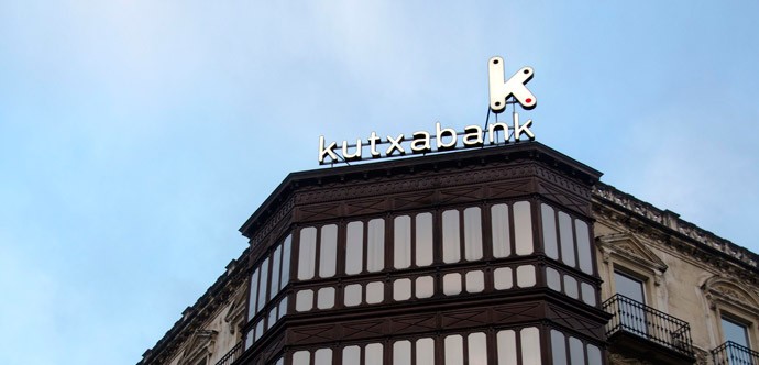 Kutxabank prejubilará a 132 trabajadores este año para ahorrar costes sin aplicar un ERE