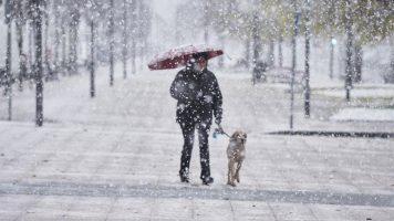 Gran parte de España estará el lunes en aviso por nieve, lluvia, viento, olas o frío