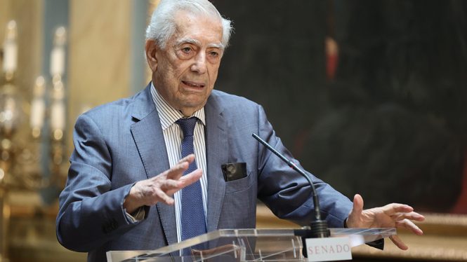 La Academia Francesa hace una excepción y elige como miembro a Vargas Llosa
