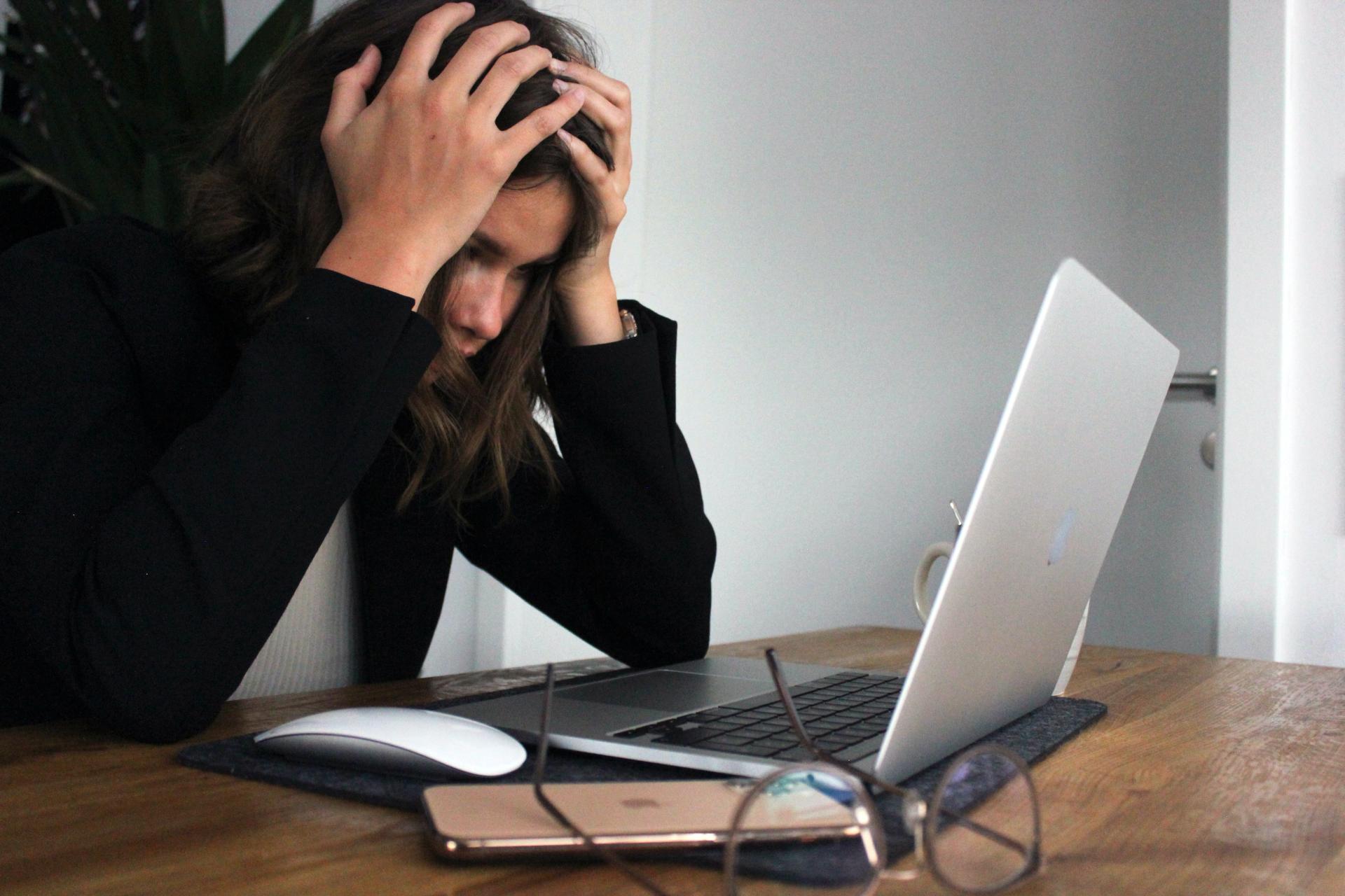 Un modelo computacional señala que la carga de trabajo es el factor que más estrés genera en los trabajadores