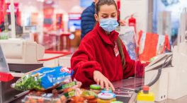 Los supermercados piden automatizar las altas por covid para no colapsar el sector