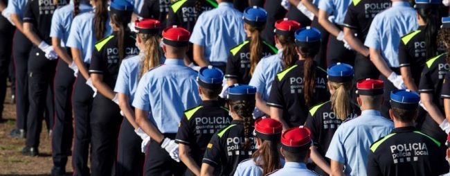 La oposición teme que el Govern funde una «policía patriótica» en los Mossos