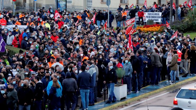 Los sindicatos suspenden la huelga del metal de Cádiz