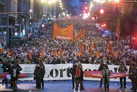 Miles de personas secundan en Bilbao la marcha de EH Bildu que defiende un nuevo liderazgo para "una nación soberana"