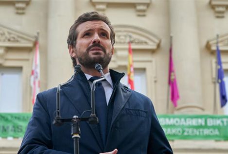 Unidas Podemos y Más País exigen una explicación a Casado por su «casual» presencia en una misa por Franco