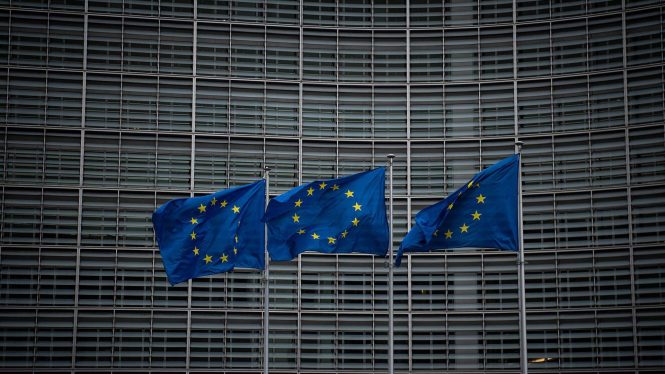 Bruselas expedienta a España por incumplir las normas de la UE sobre contratación pública y contratos