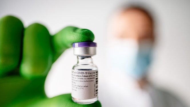 Sin estrategia común y ocho semanas entre dosis: así será la vacunación infantil en España
