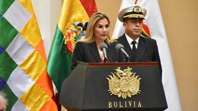 El Gobierno boliviano acusa a Áñez de haber pedido «armamento» a EEUU y Reino Unido antes de las elecciones de 2020