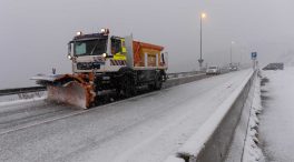 La DGT pide a los que estén de puente en el norte de España que adelanten su vuelta por las nevadas