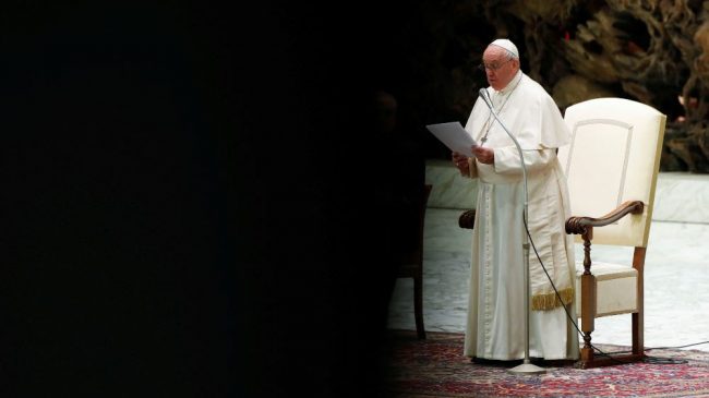El Papa lamenta en su mensaje de Navidad que las tragedias «se pasen por alto»