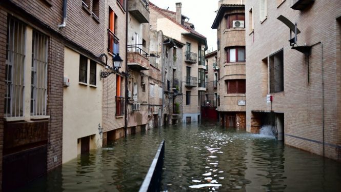 Tudela amanece inundada por el desbordamiento del río Ebro