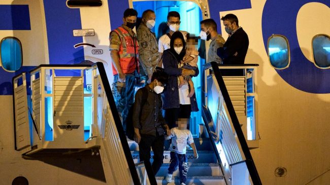 Más de 1.700 de los afganos que llegaron a España están en el sistema de acogida aprendiendo el idioma