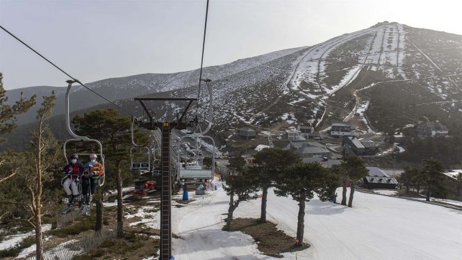 La Justicia de Castilla y León rechaza cerrar la estación de esquí de Navacerrada