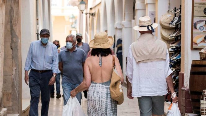 El PP propone eliminar la tasa turística y otros impuestos municipales para incentivar los viajes en España