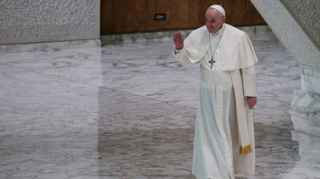 El Papa pide que la covid no sea un «pretexto» para rebajar las condiciones en el trabajo